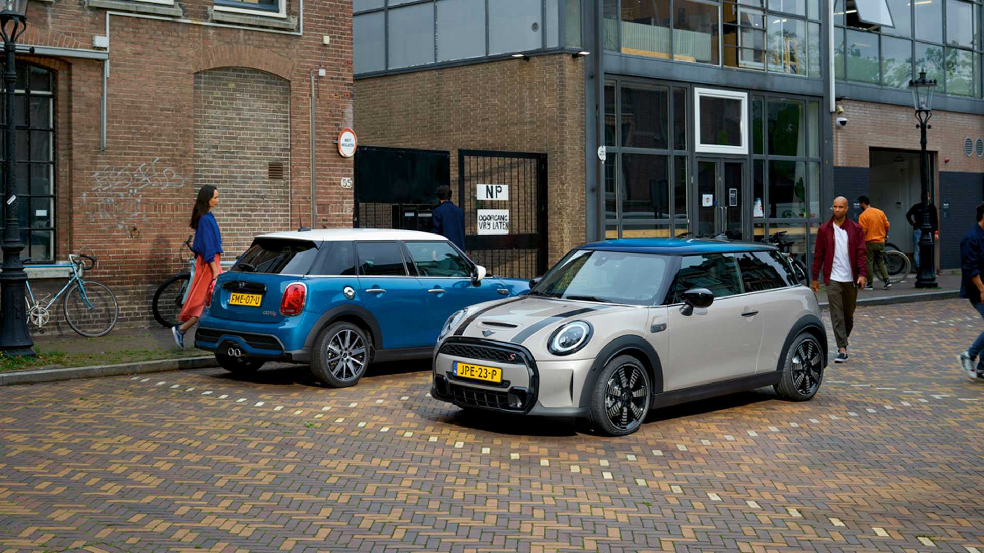 MINI 3-door Hatch – front view – grey and black