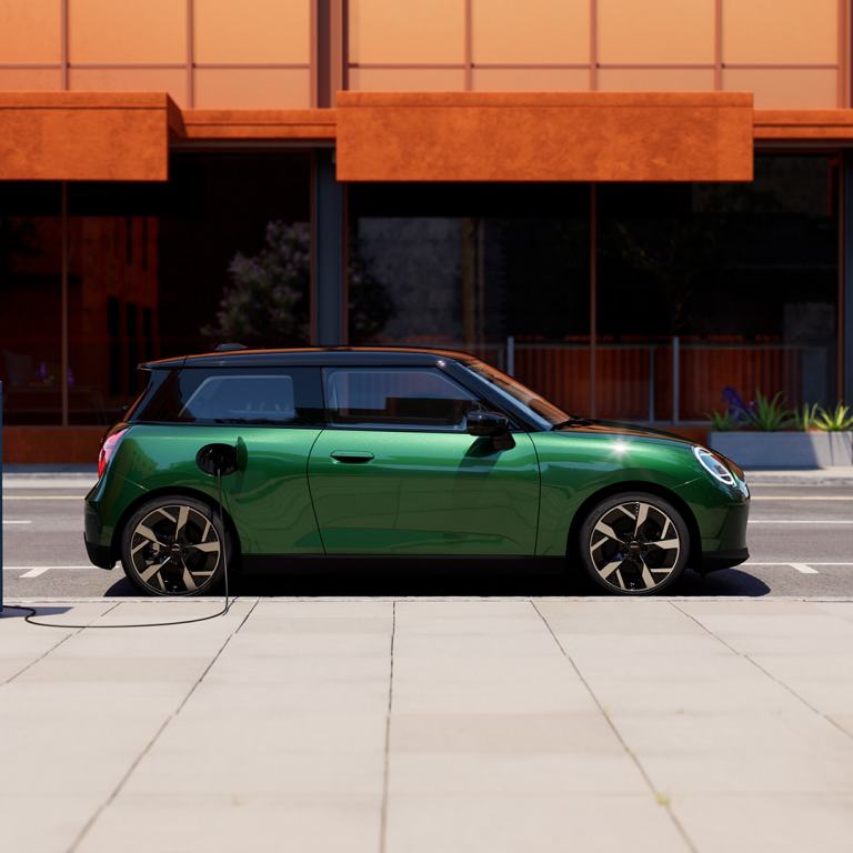 MINI all-electric - mosaic - charging and range